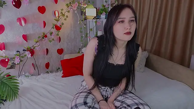 Snapshot of ThoraHaring chatting on 02-25-26, 04:45 ThoraHaring online show from 02-25-26, 04:45