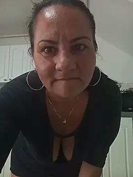 Snapshot of Mishell_Perez chatting on 02-25-26, 07:03 Mishell Perez online show from 02-25-26, 07:03