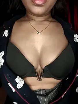 Snapshot of LINNI_3 chatting on 02-25-26, 04:51 LINNI 3 online show from 02-25-26, 04:51