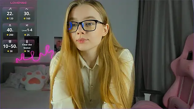 EvaRaee online show from 03-10-26, 03:43