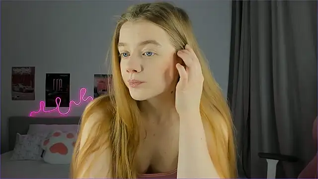 EvaRaee online show from 03-24-26, 03:39