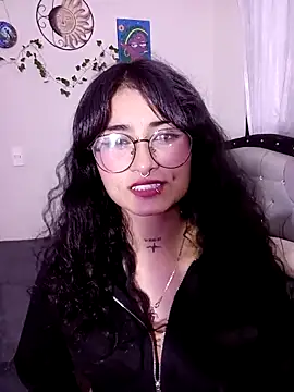 Snapshot of Lili__Clan chatting on 05-03-26, 05:23 Lili Clan online show from 05-03-26, 05:23