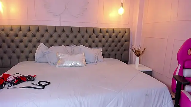 hillary bigbutt online show from 02-25-26, 11:37