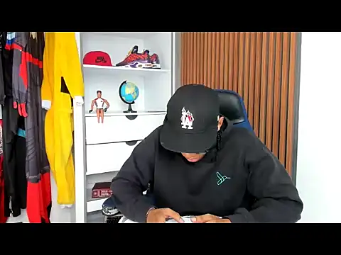 Snapshot of yandi_hot chatting on 02-18-26, 02:02 yandi hot online show from 02-18-26, 02:02