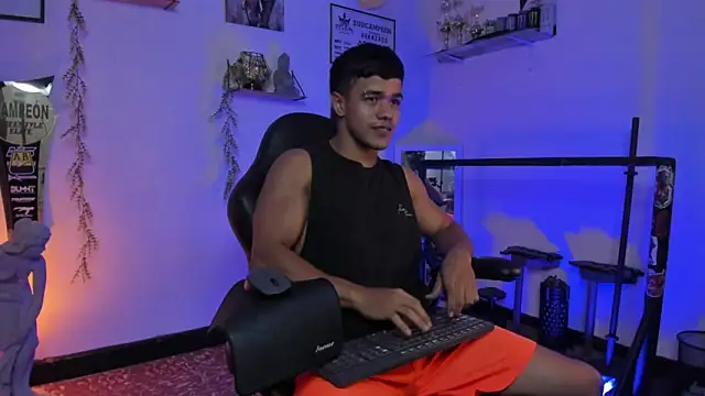 Snapshot of Rob_zaens33 chatting on 02-22-26, 10:44 Rob zaens33 online show from 02-22-26, 10:44