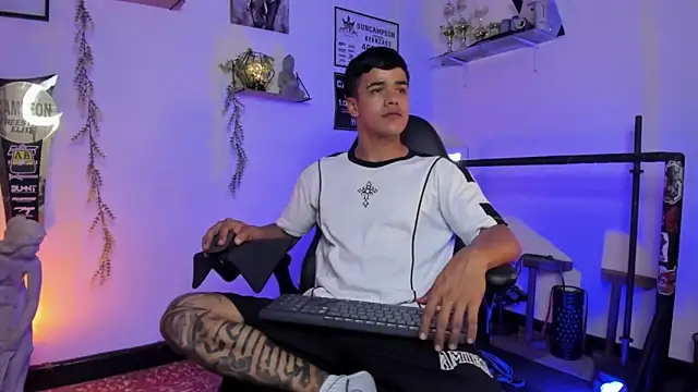 Snapshot of Rob_zaens33 chatting on 02-26-26, 03:12 Rob zaens33 online show from 02-26-26, 03:12