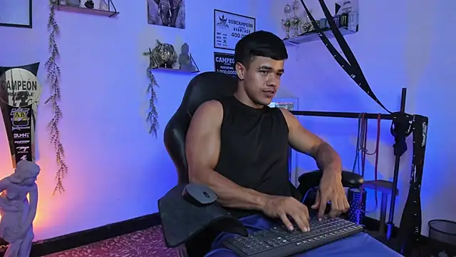 Snapshot of Rob_zaens33 chatting on 02-24-26, 03:02 Rob zaens33 online show from 02-24-26, 03:02