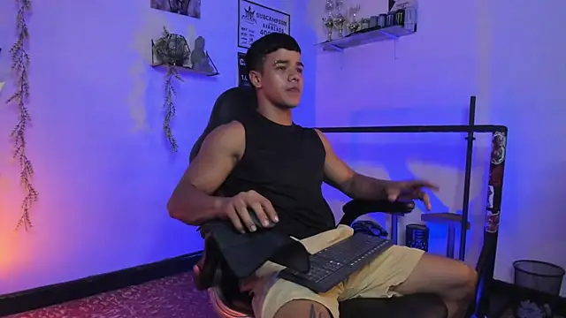 Snapshot of Rob_zaens33 chatting on 02-25-26, 12:05 Rob zaens33 online show from 02-25-26, 12:05