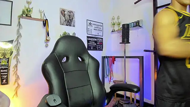 Rob zaens33 online show from 04-14-26, 02:44