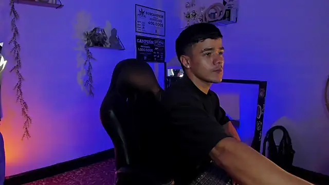 Snapshot of Rob_zaens33 chatting on 02-19-26, 02:03 Rob zaens33 online show from 02-19-26, 02:03