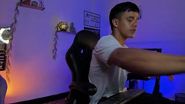 Snapshot of Rob_zaens33 chatting on 02-20-26, 01:35 Rob zaens33 online show from 02-20-26, 01:35