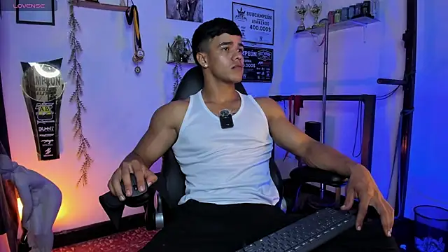 Rob zaens33 online show from 04-17-26, 03:04