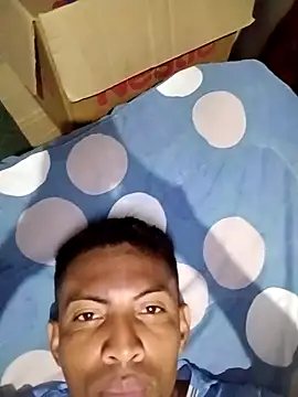 Snapshot of Isma123_bo chatting on 02-19-26, 12:57 Isma123 bo online show from 02-19-26, 12:57