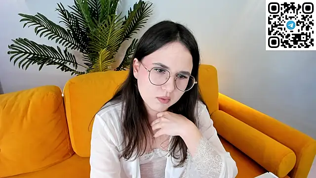 Snapshot of leylamirage chatting on 06-25-26, 12:21 leylamirage online show from 06-25-26, 12:21