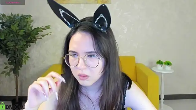 leylamirage online show from 04-15-26, 01:15