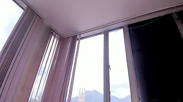 kendra crow  online show from 02-25-26, 06:30