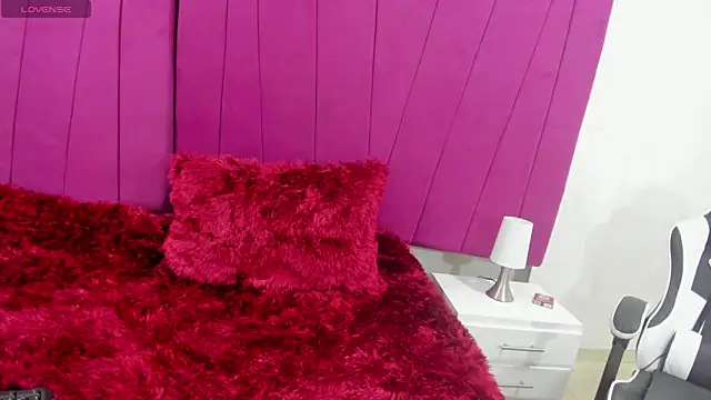 Snapshot of isabella_barbie chatting on 02-17-26, 06:11 isabella barbie online show from 02-17-26, 06:11