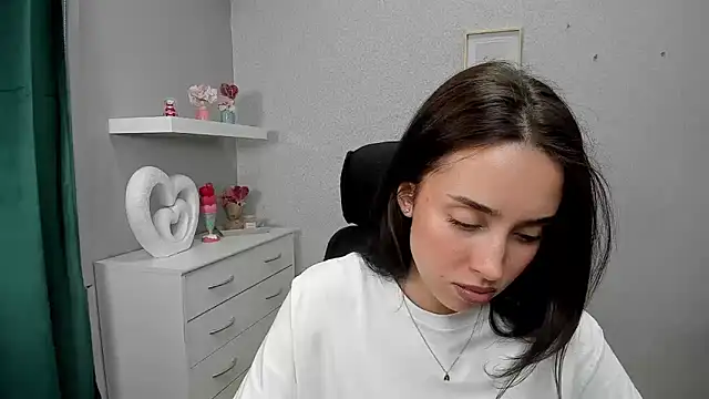 AdeleSolo online show from 04-07-26, 05:42