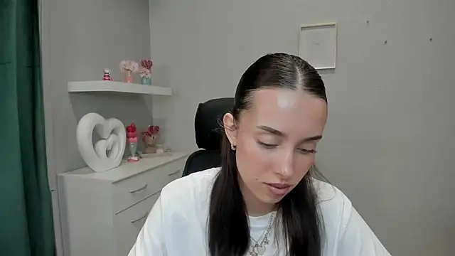 AdeleSolo online show from 04-15-26, 05:35