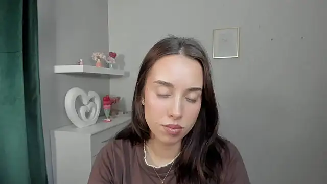 AdeleSolo online show from 04-24-26, 05:42