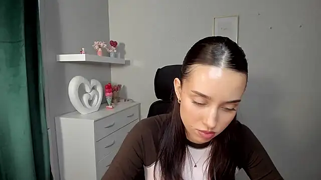 AdeleSolo online show from 04-21-26, 05:47