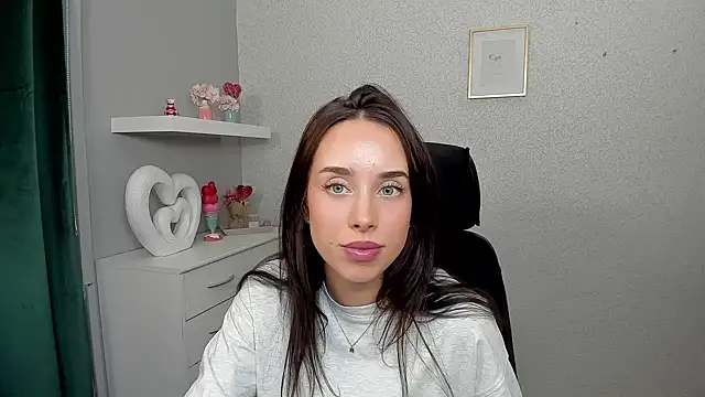 AdeleSolo online show from 04-13-26, 05:33