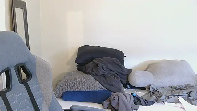 Snapshot of nigeleros chatting on 02-19-26, 07:55 nigeleros online show from 02-19-26, 07:55