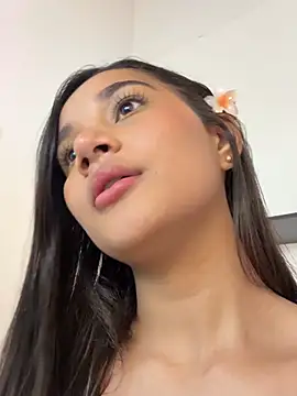 Snapshot of AlessiaVallmont chatting on 02-20-26, 07:16 AlessiaVallmont online show from 02-20-26, 07:16