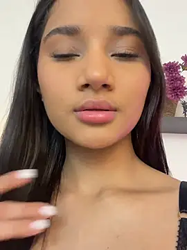 Snapshot of AlessiaVallmont chatting on 02-24-26, 07:04 AlessiaVallmont online show from 02-24-26, 07:04