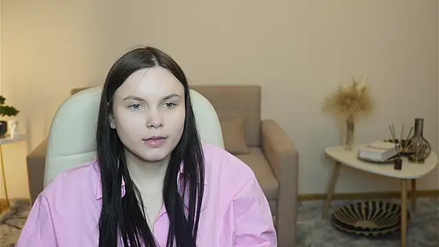 Snapshot of LeilaErcolani chatting on 02-17-26, 02:03 LeilaErcolani online show from 02-17-26, 02:03