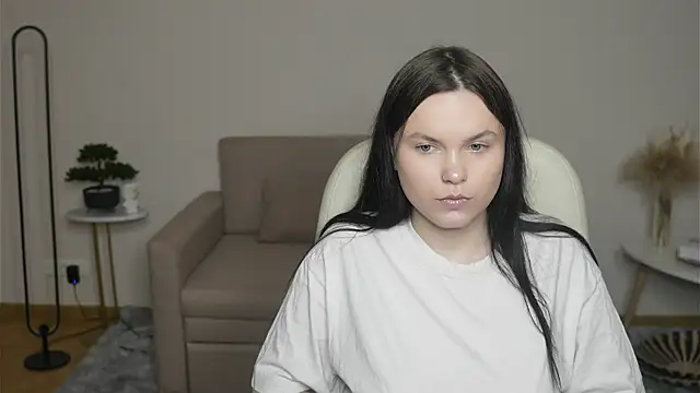 Snapshot of LeilaErcolani chatting on 02-20-26, 12:51 LeilaErcolani online show from 02-20-26, 12:51