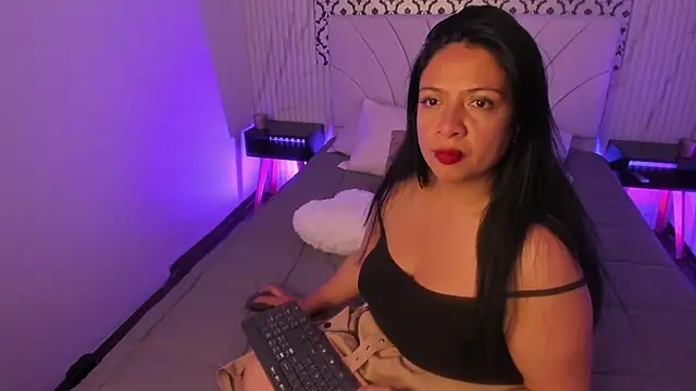 Snapshot of Renatta_Milly chatting on 02-18-26, 03:26 Renatta Milly online show from 02-18-26, 03:26