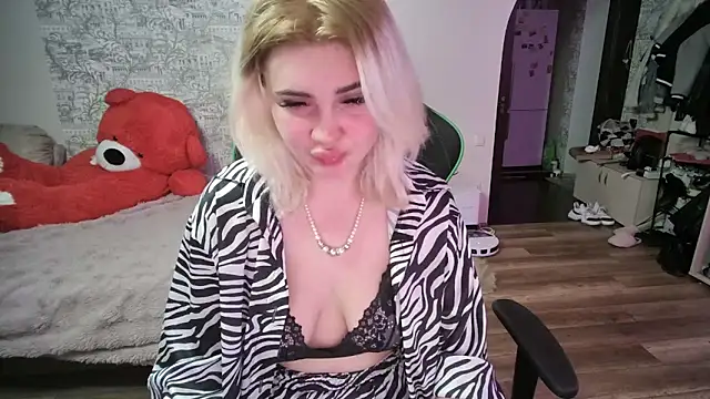 SlankyMic online show from 04-16-26, 06:08