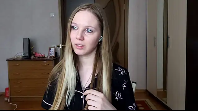 VictoriaDeese online show from 02-22-26, 04:37