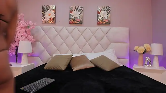 Mia Bailey  online show from 04-11-26, 03:14