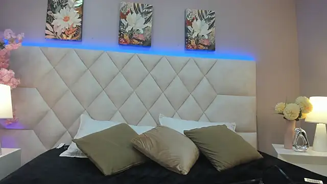 Mia Bailey  online show from 04-14-26, 03:22