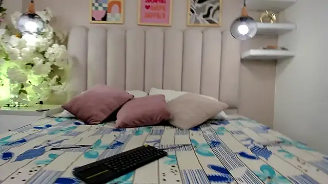 Mia Bailey  online show from 04-02-26, 03:02