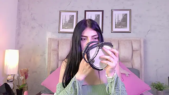 IsabellaRossi online show from 05-18-26, 06:12