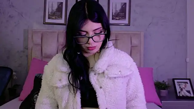 IsabellaRossi online show from 04-14-26, 05:29