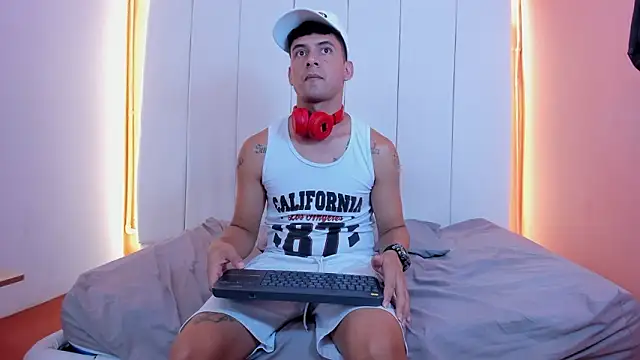 Snapshot of STEVEN_OS chatting on 03-03-26, 08:32 STEVEN OS online show from 03-03-26, 08:32