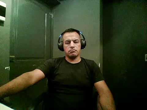 Snapshot of Valenthe26 chatting on 02-17-26, 05:38 Valenthe26 online show from 02-17-26, 05:38