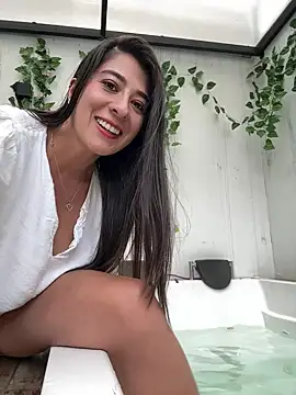 Snapshot of miiaa_love chatting on 02-21-26, 10:23 miiaa love online show from 02-21-26, 10:23