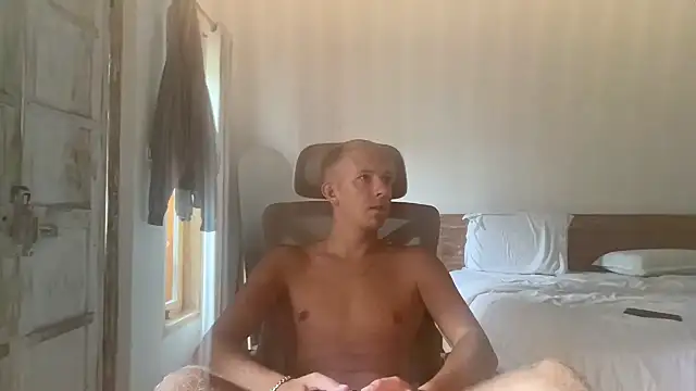 Snapshot of Anton_blond chatting on 02-18-26, 05:38 Anton blond online show from 02-18-26, 05:38