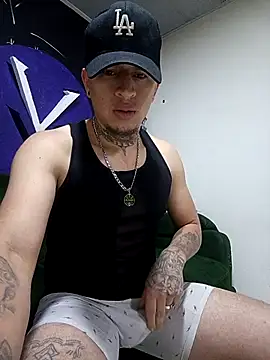 Valentino dominusSex online show from 04-11-26, 12:18