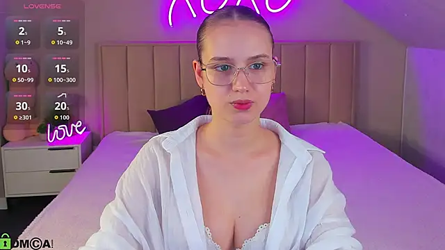 Snapshot of Miaa_Hill chatting on 06-15-26, 10:15 Miaa Hill online show from 06-15-26, 10:15