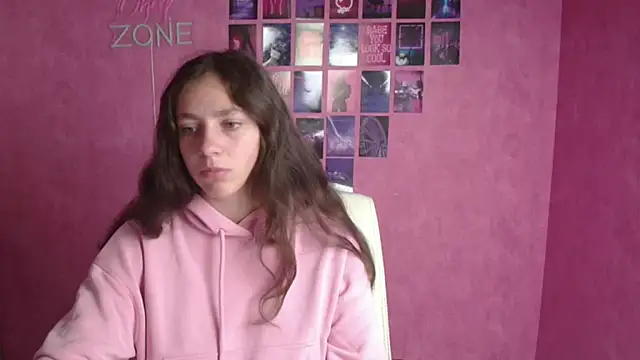KissMeJulia online show from 05-14-26, 05:15