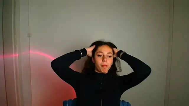 KissMeJulia online show from 05-13-26, 10:33