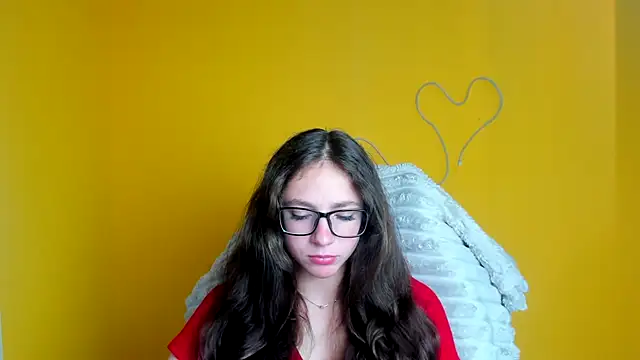 KissMeJulia online show from 06-18-26, 11:26
