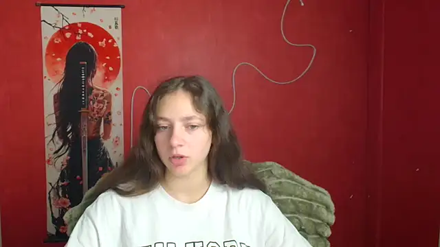 KissMeJulia online show from 05-18-26, 05:34