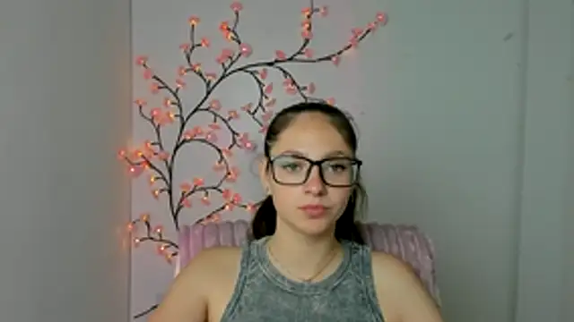 KissMeJulia online show from 06-16-26, 11:10